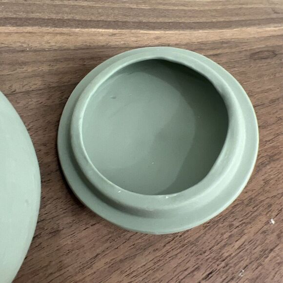 Green‎ Trinket Jewelry box with rose on top. - Picture 9 of 9